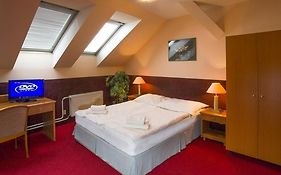 A Plus Hotel & Hostel